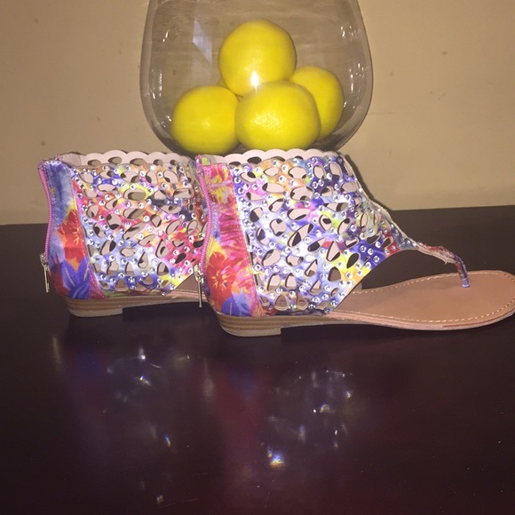 Sandals - Picture 4 of 4